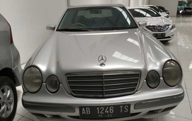 Jual mobil bekas Mercedes-Benz E-Class E260 2002 dengan harga murah di DIY Yogyakarta