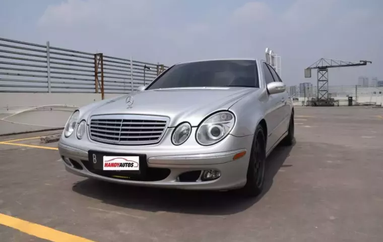 Jual mobil Mercedes-Benz E-Class 260 2005 dengan harga murah di DKI Jakarta