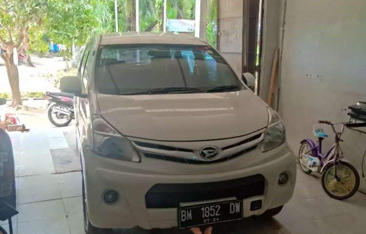 Mobil Daihatsu Xenia 2014 R SPORTY terbaik di Riau