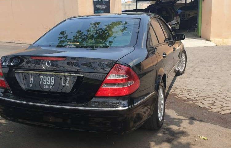 Jual cepat Mercedes-Benz E-Class E 240 2006 di Jawa Tengah