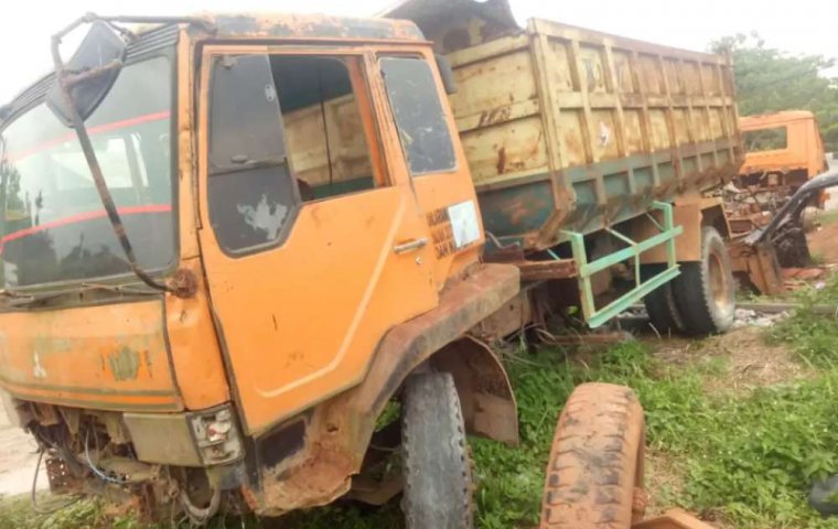 Jual cepat Mitsubishi Fuso 2006 di Kalimantan Tengah