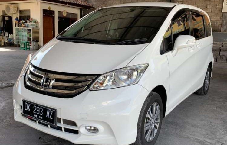 Bali, jual mobil Honda Freed PSD 2015 dengan harga terjangkau