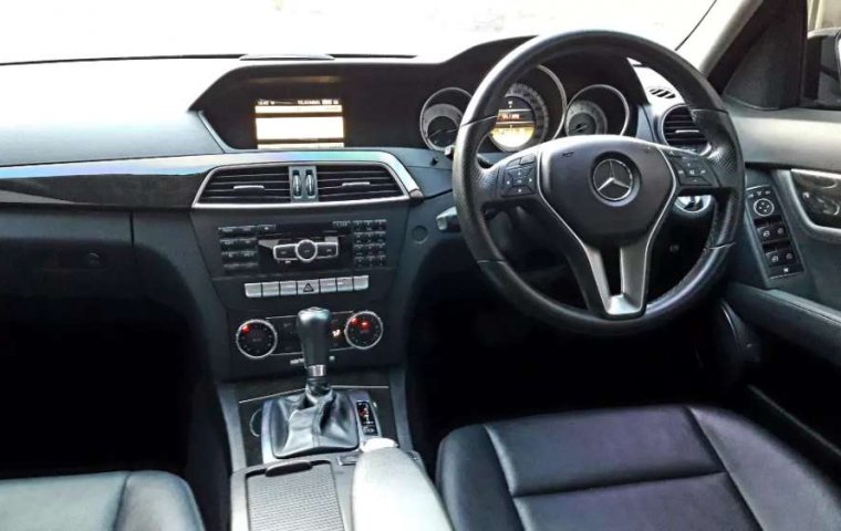 Dijual mobil bekas Mercedes-Benz C-Class C200, Jawa Timur 