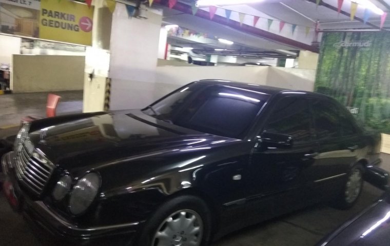 Jual mobil Mercedes-Benz E-Class E 320 1998 bekas di DKI Jakarta