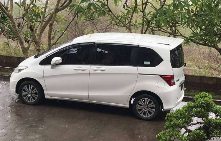 Jual mobil bekas murah Honda Freed PSD 2013 di Bali