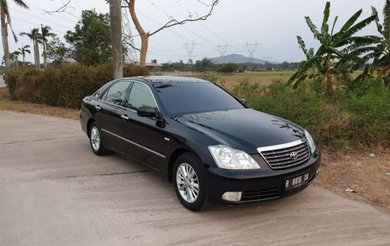 Banten, Toyota Crown 2005 kondisi terawat