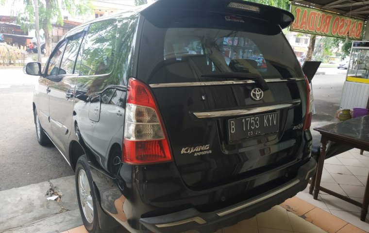 Dijual mobil Toyota Kijang Innova 2.5 G 2013 bekas, Jawa Barat