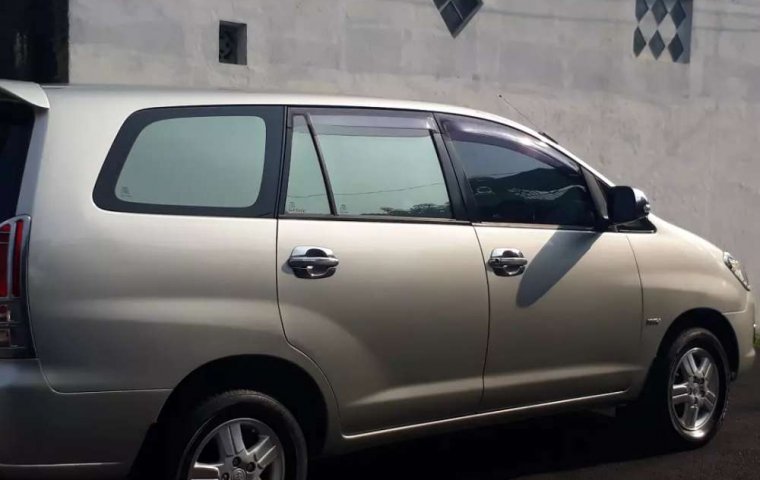 Jawa Barat, Toyota Kijang Innova G 2005 kondisi terawat