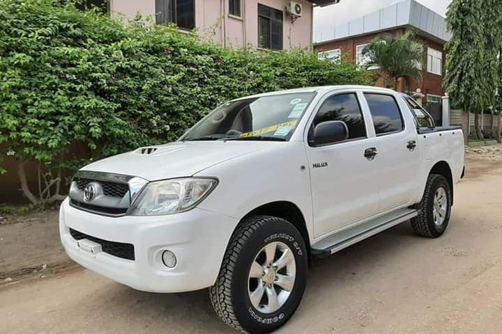 Jual mobil Toyota Hilux Double Cabin Diesel 4x4 2011 bekas, Jawa Barat