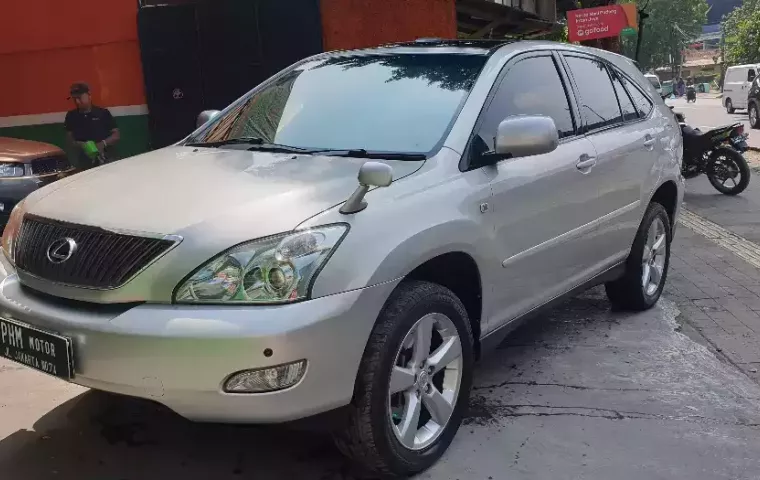 Dijual mobil bekas Toyota Harrier 2.4 2004 murah di Jawa Barat