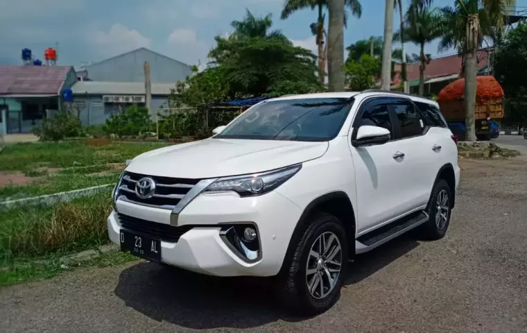 Jual mobil Toyota Fortuner VRZ 2018 terawat di Jawa Barat 