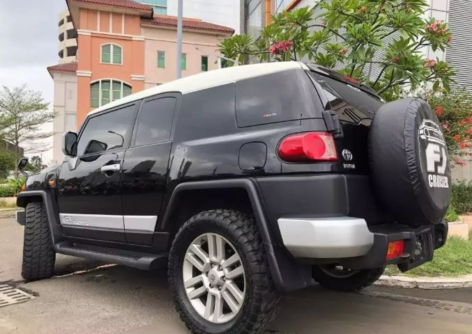 Mobil Toyota FJ Cruiser V6 4.0 Automatic 2016 dijual, DKI Jakarta