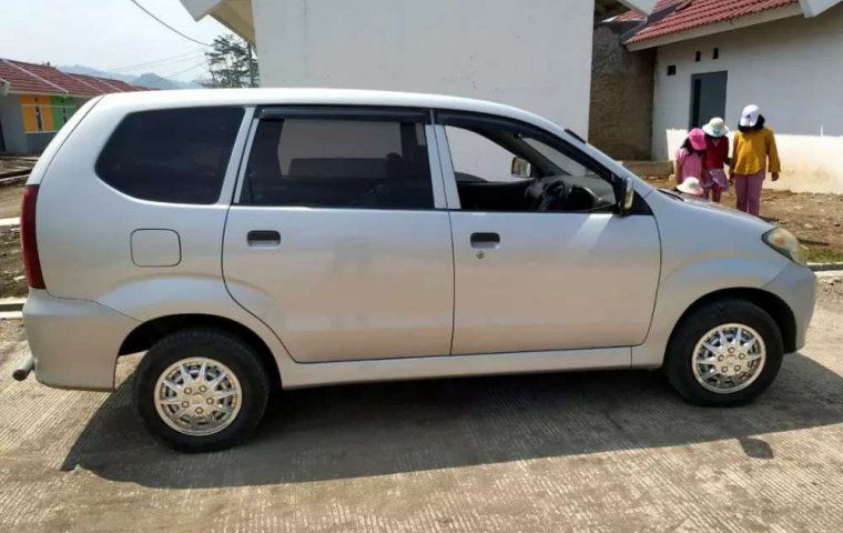 Jawa Barat, jual mobil Daihatsu Xenia Xi 2004 dengan harga terjangkau