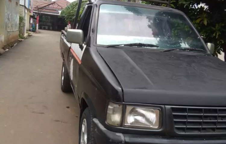 Mobil Isuzu Panther 1994 dijual, Jawa Barat