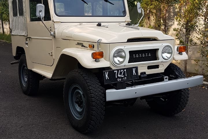 DIY Yogyakarta, dijual mobil bekas Toyota FJ40 Cruiser Canvas 4.0L V8 NA 1970