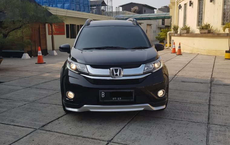 Jual cepat mobil Honda BR-V E Prestige AT Facelift TV Floating  2018 di DKI Jakarta