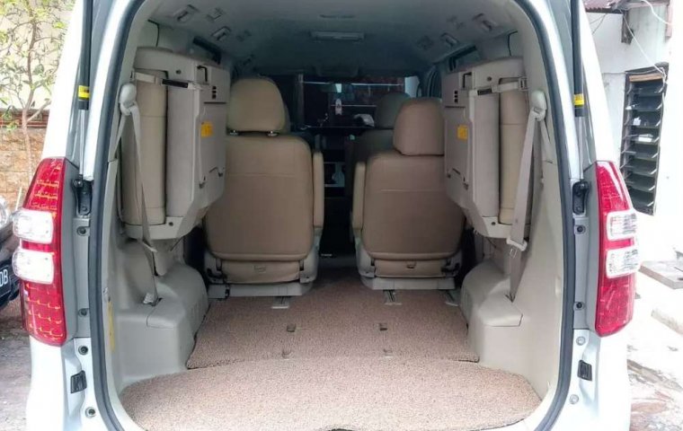 Mobil Toyota NAV1 2013 G dijual, Jawa Timur