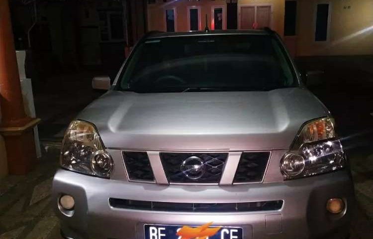 Mobil Nissan X-Trail 2008 2.0 dijual, Lampung