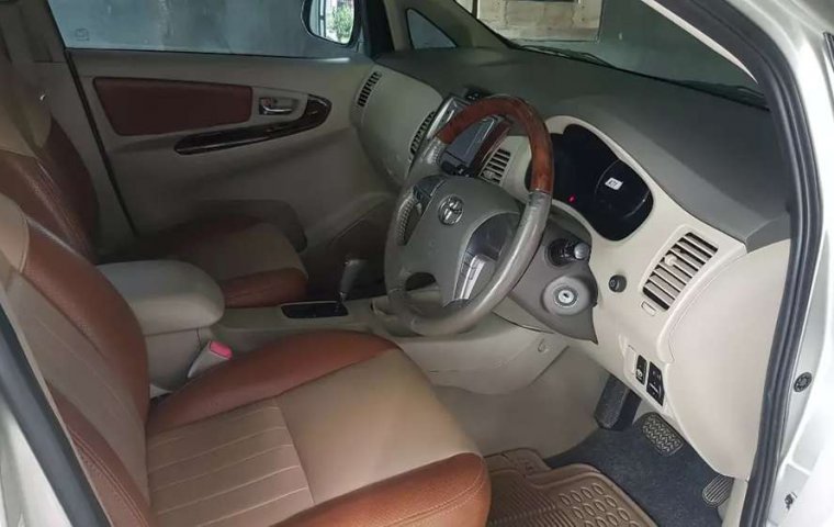 Dijual mobil bekas Toyota Kijang Innova V Luxury, Jawa Timur 