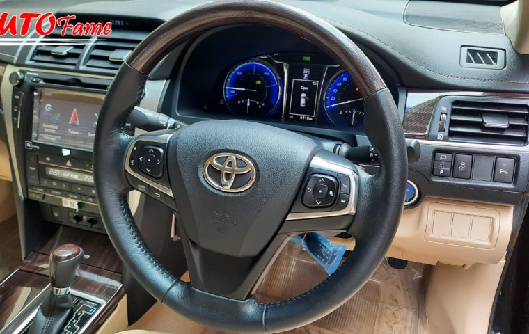 Jual cepat mobil Toyota New Camry 2.5 Hybrid 2017 di DKI Jakarta