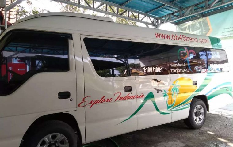 Jawa Timur, Isuzu Elf 2.8 Minibus Diesel 2015 kondisi terawat