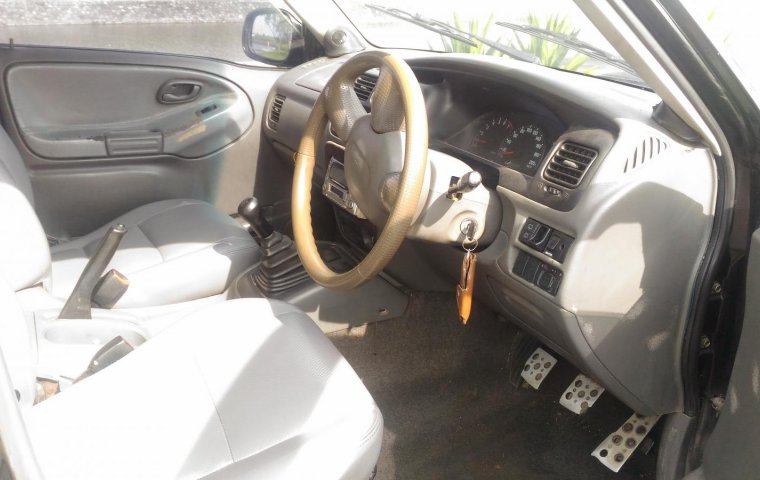 Jawa Timur, dijual mobil Suzuki Escudo 2.0i Manual 2001 bekas 