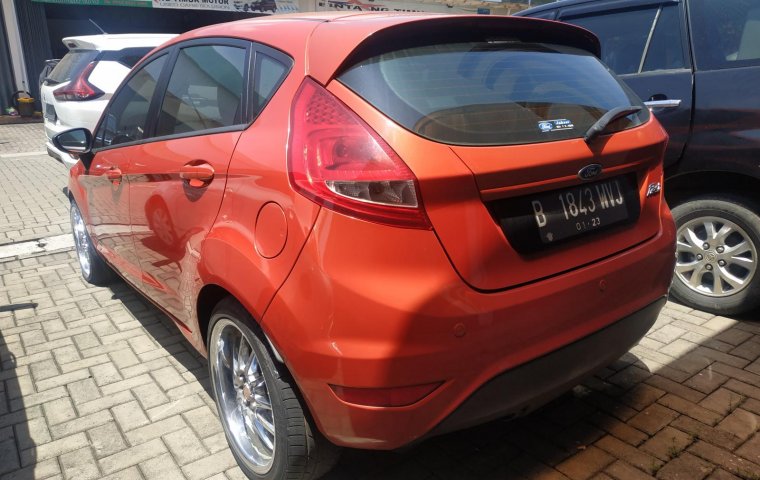 Jual mobil Ford Fiesta Trend AT 2011 dengan harga murah di Jawa Barat 