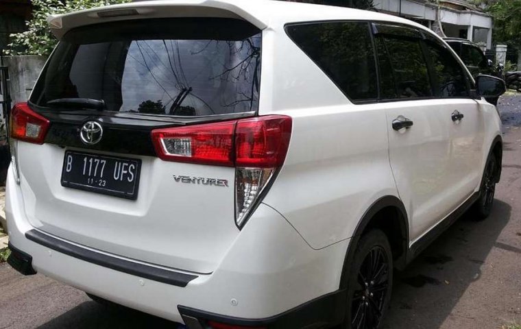 Jual cepat Toyota Venturer 2017 di DKI Jakarta