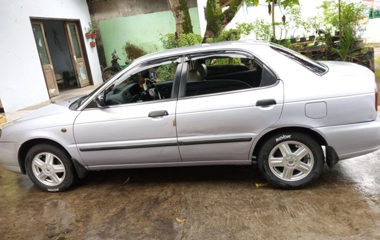 Dijual moibl bekas Suzuki Baleno 2002 murah di Jawa Timur