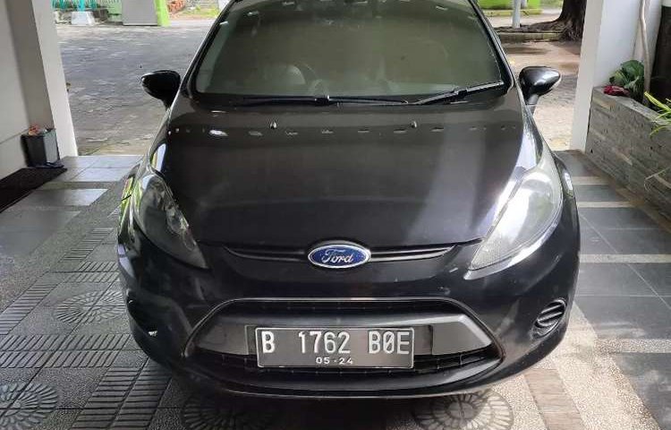 Jual cepat Ford Fiesta Trend 2011 di Jawa Timur