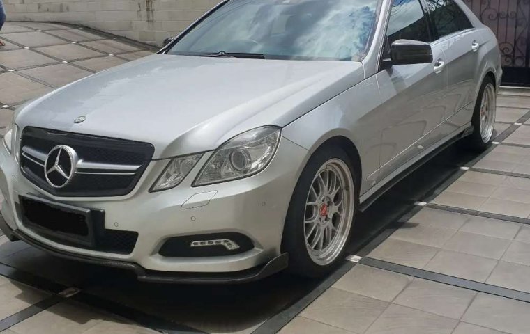 Dijual mobil bekas Mercedes-Benz E-Class E 300, DKI Jakarta 