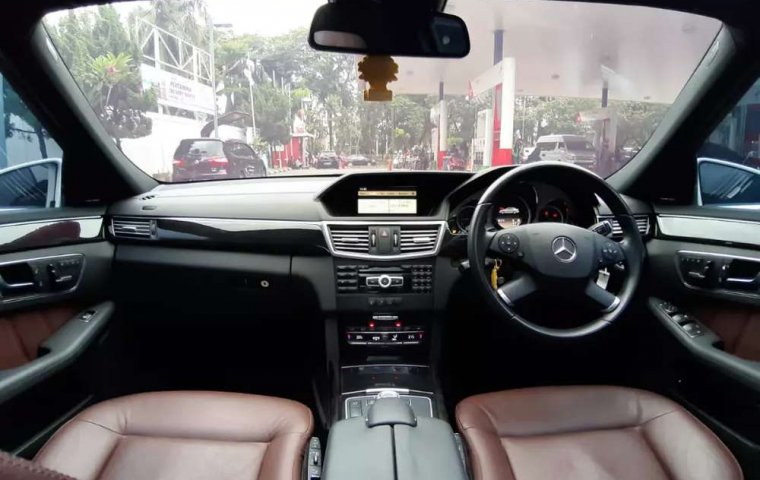 Mobil Mercedes-Benz E-Class 2012 E 300 terbaik di DKI Jakarta