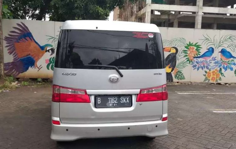 Banten, jual mobil Daihatsu Luxio M 2010 dengan harga terjangkau