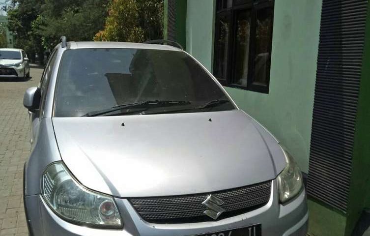 Mobil Suzuki SX4 2008 X-Over terbaik di Jawa Timur