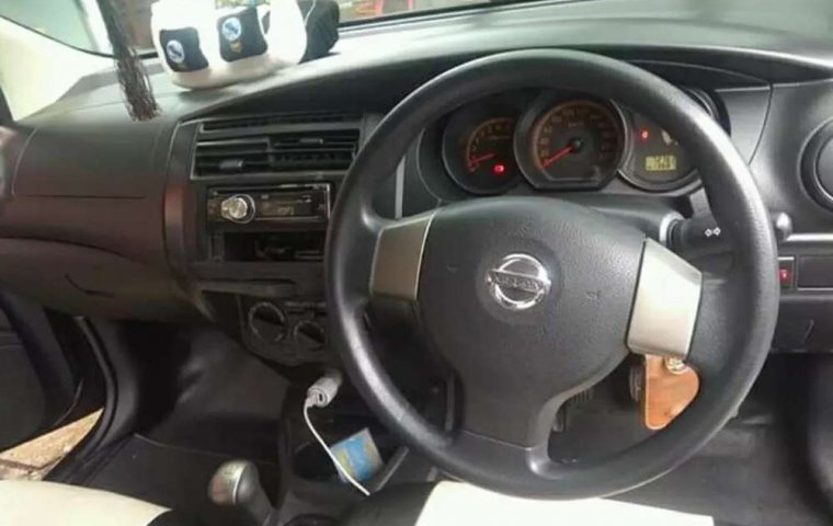 Mobil Nissan Grand Livina 2011 terbaik di Jawa Tengah