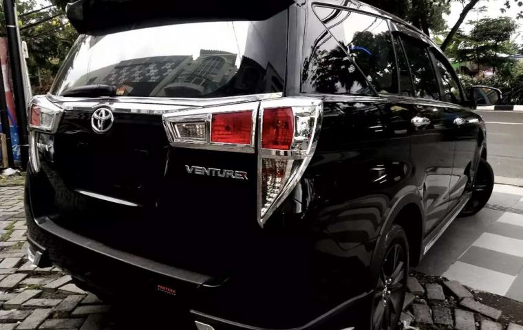 Jawa Timur, Toyota Venturer 2017 kondisi terawat