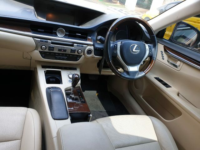 Jual Mobil Lexus ES 300h 2014 di Bekasi