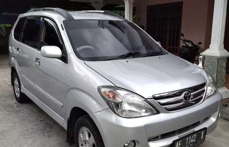 Jual Toyota Avanza G 2004 harga murah di Jawa Timur