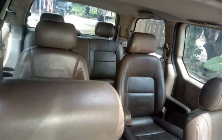 Jual mobil bekas murah Kia Carnival TD 2001 di Jawa Barat