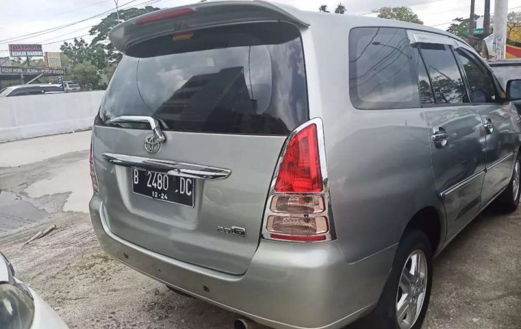 Mobil Toyota Kijang Innova 2004 2.0 G dijual, Riau