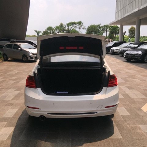 Dijual Mobil BMW 3 Series 320i 2015 Terawat di DKI Jakarta