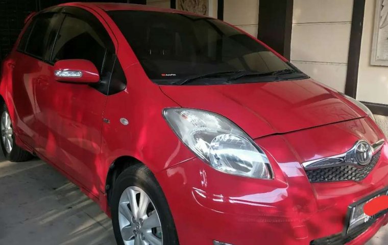 Mobil Toyota Yaris 2011 E terbaik di Jawa Timur