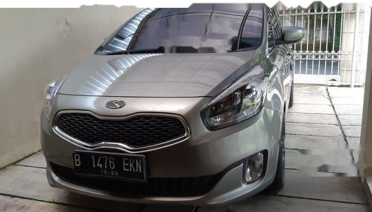 Mobil Kia Carens 2013 LX terbaik di Jawa Timur