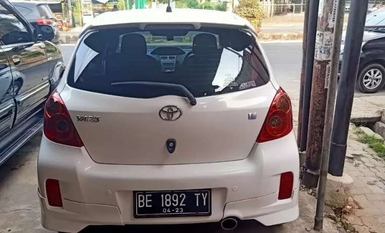 Mobil Toyota Yaris 2013 E terbaik di Lampung