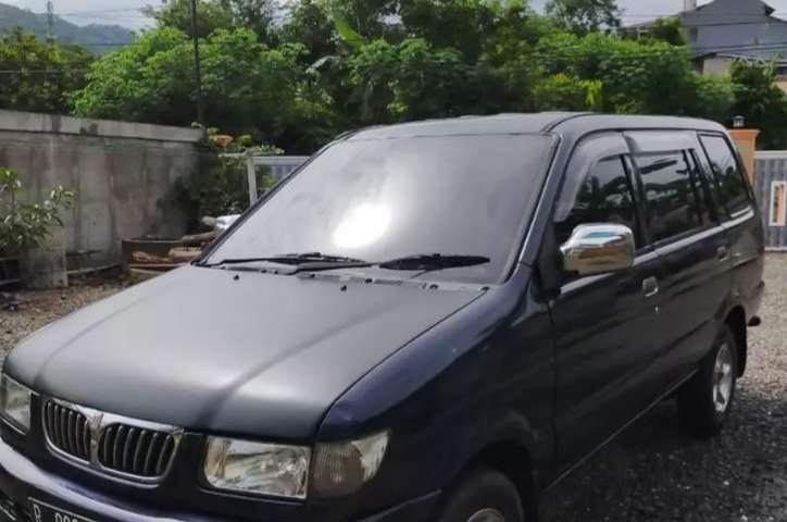 Jual Mobil Isuzu Panther LV 2002 di Jawa Tengah