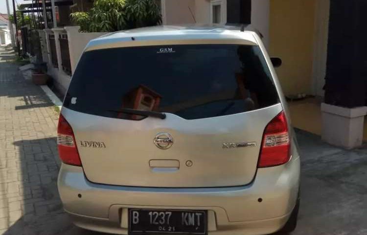Mobil Nissan Livina 2011 XR dijual, Jawa Tengah