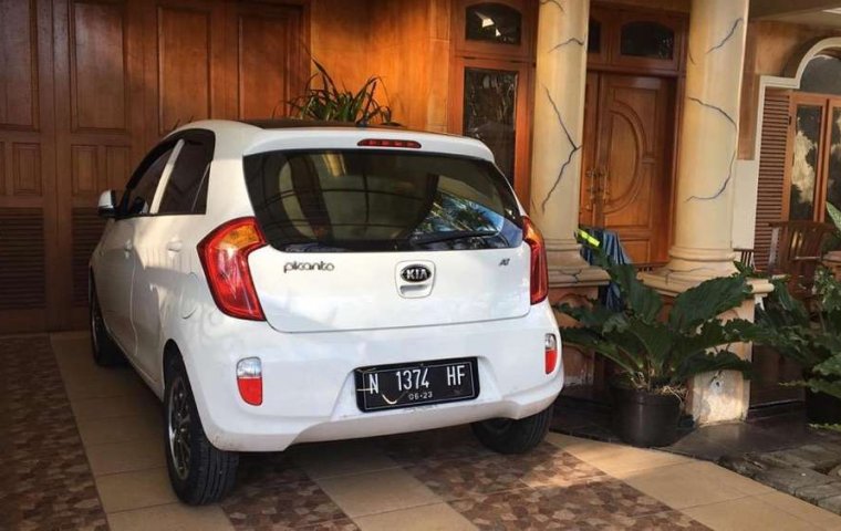 Mobil Kia Picanto 2013 SE terbaik di Jawa Timur