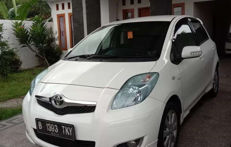 Jawa Timur, jual mobil Toyota Yaris E 2011 dengan harga terjangkau