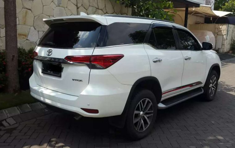 Dijual mobil bekas Toyota Fortuner VRZ, Jawa Timur 