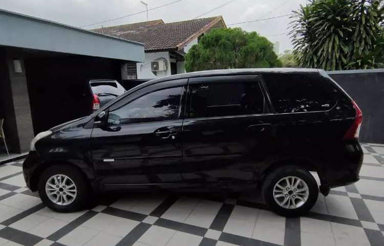 Jual mobil bekas murah Daihatsu Xenia R STD 2014 di Riau